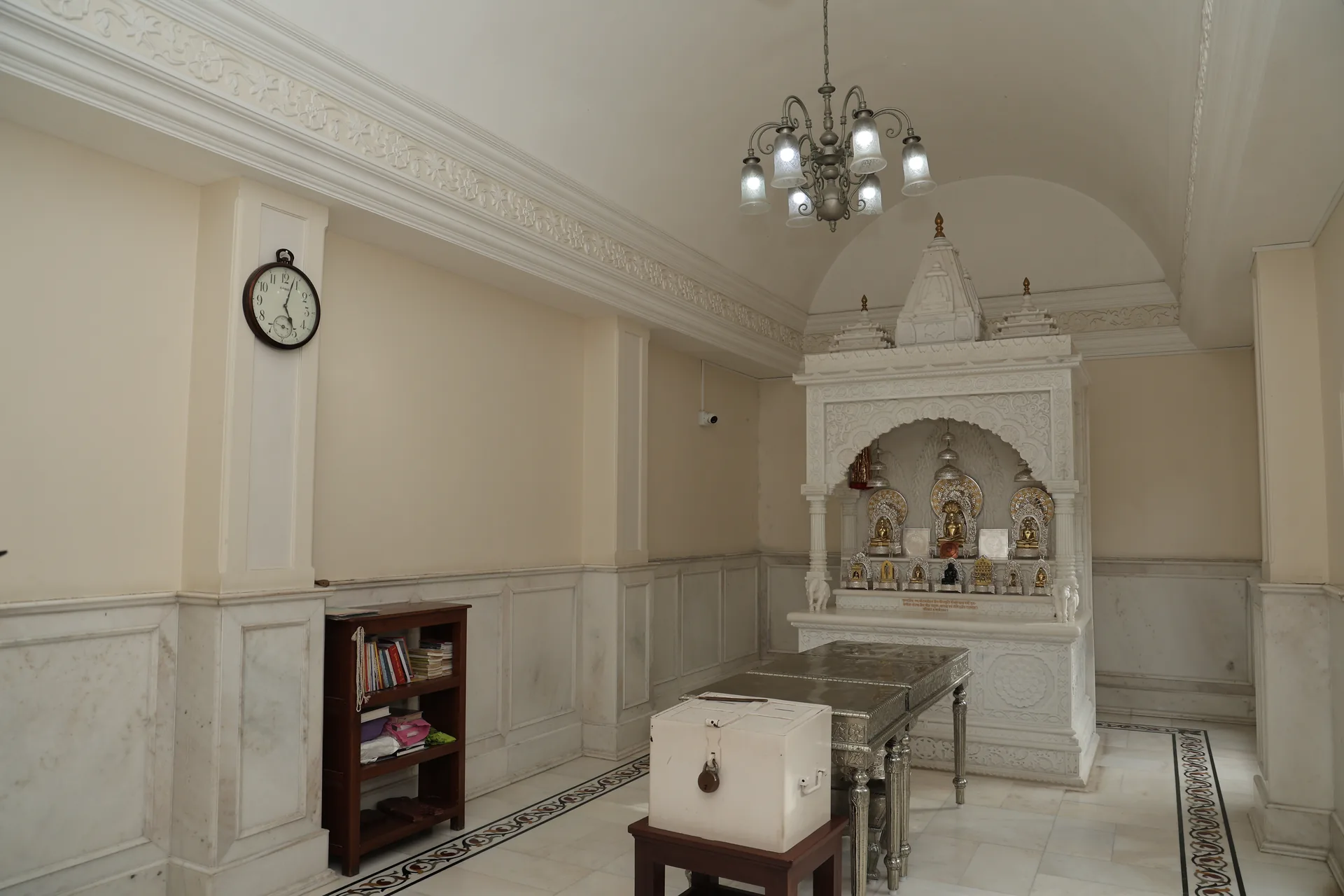 Chandprabh Digambar Jain Mandir photo 4