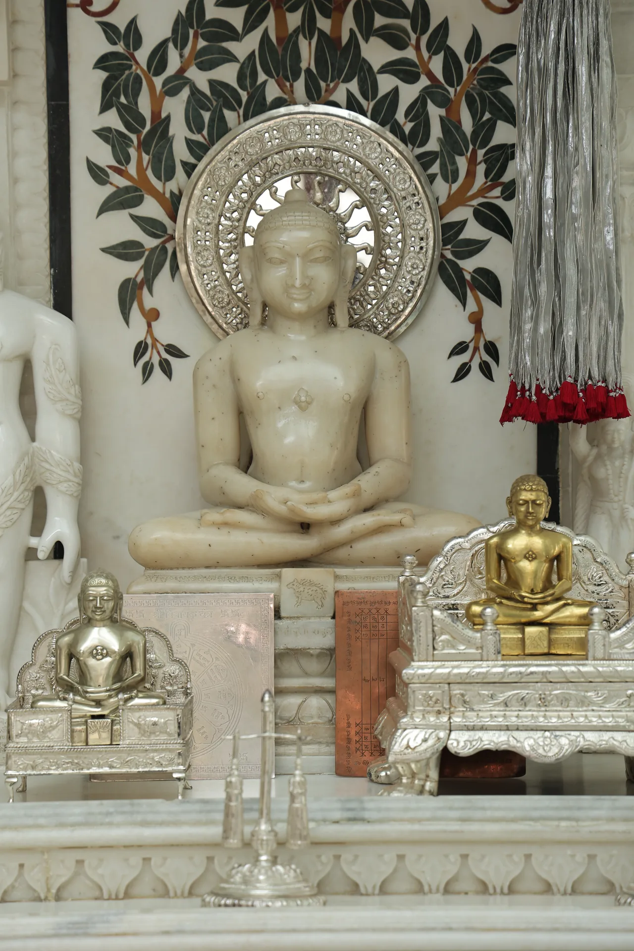 Chandprabh Digambar Jain Mandir photo 10