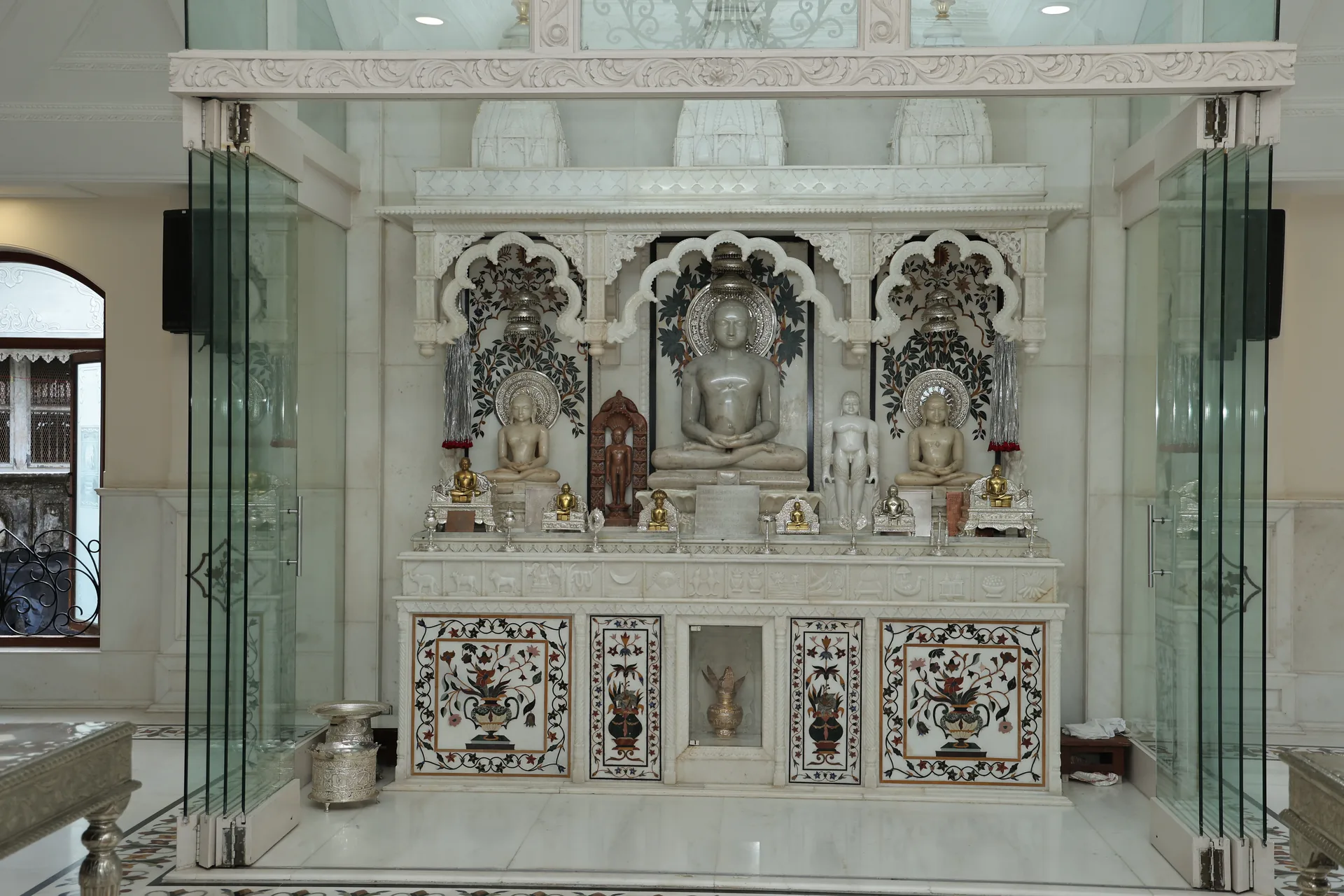 Chandprabh Digambar Jain Mandir photo 12