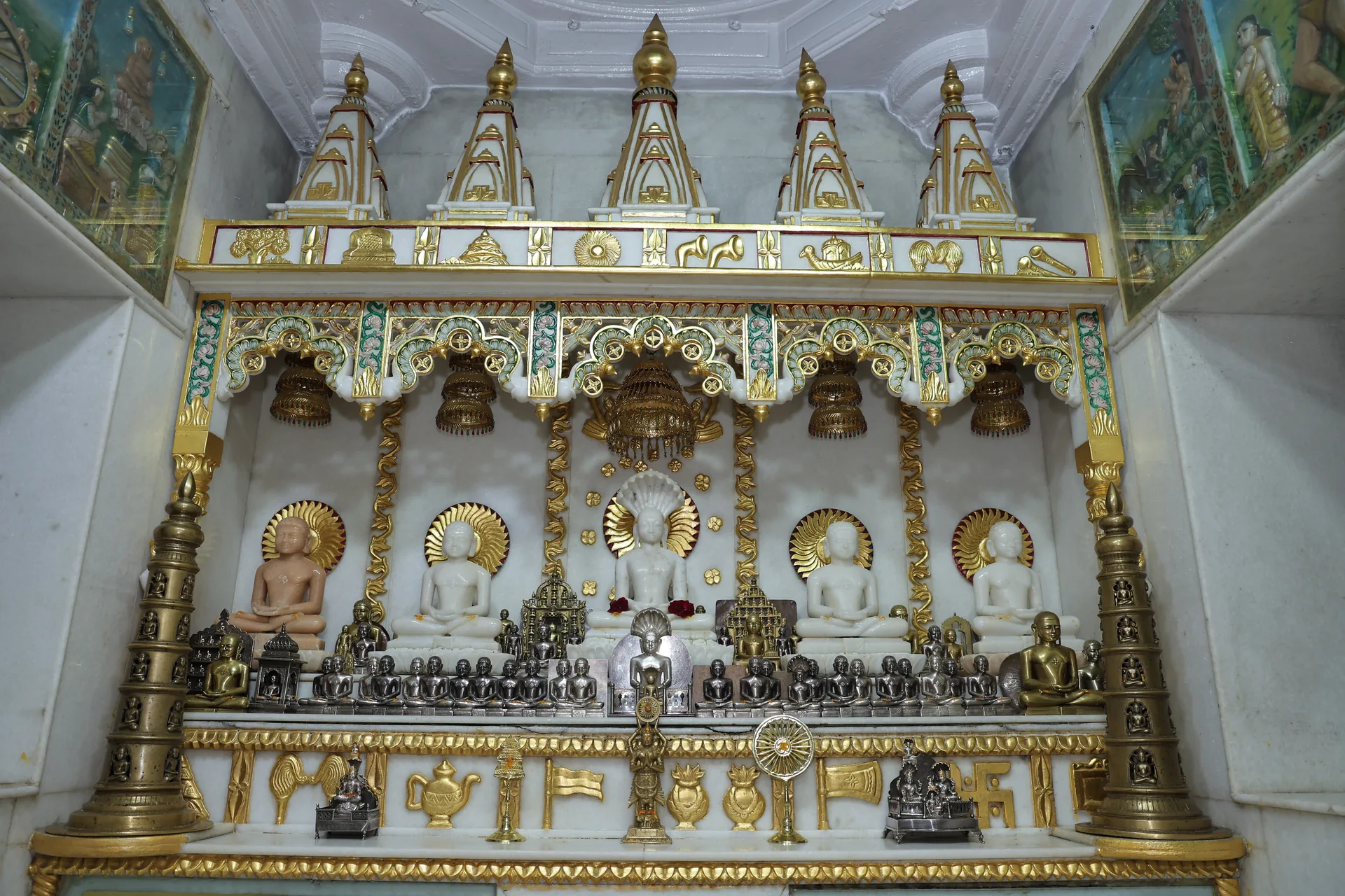 Parshwanath Digambar Jain Mandir photo 2