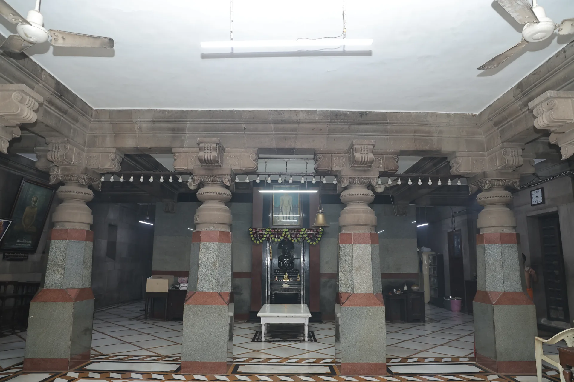 Parshwanath Digambar Jain Mandir photo 2