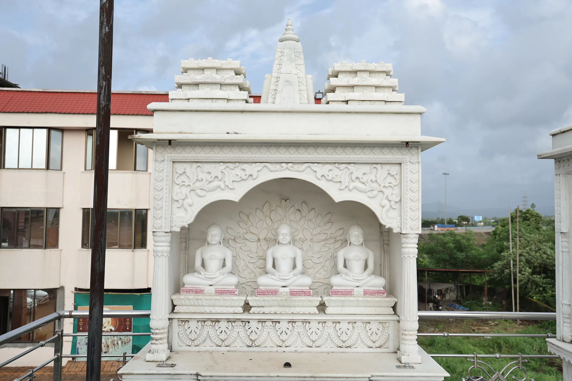 Punoyaday Parashwanath Digambar Jain Mandir photo 9