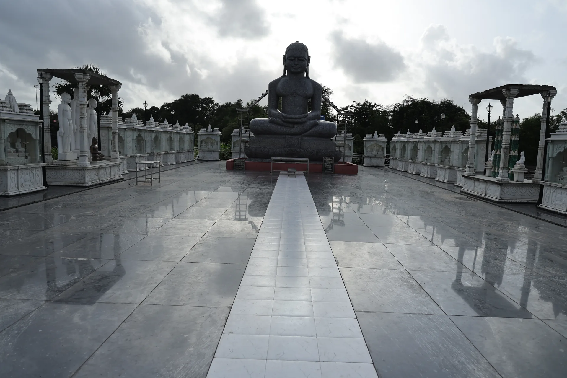 Punoyaday Parashwanath Digambar Jain Mandir photo 10